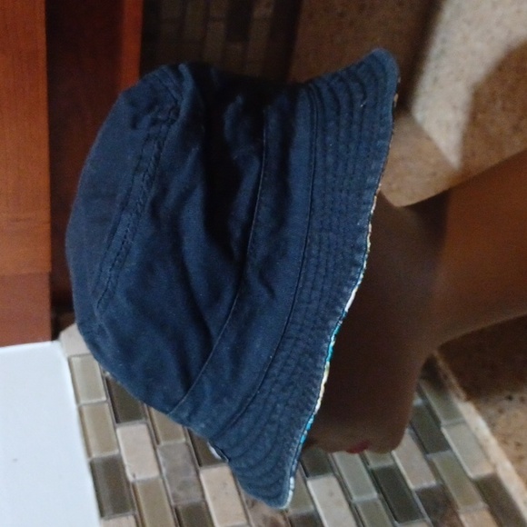 CHUCK ORIGINAL Reversible Bear Bucket Hat Sz OS - Picture 7 of 9